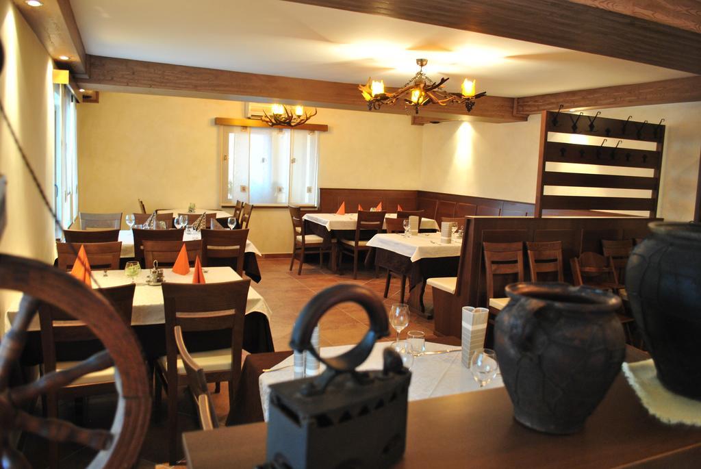 Pri Vidrgarju Hotel Vace Екстериор снимка