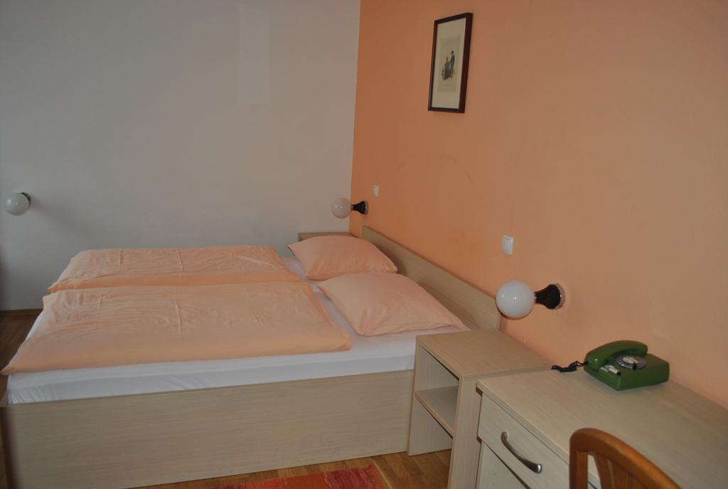 Pri Vidrgarju Hotel Vace Екстериор снимка