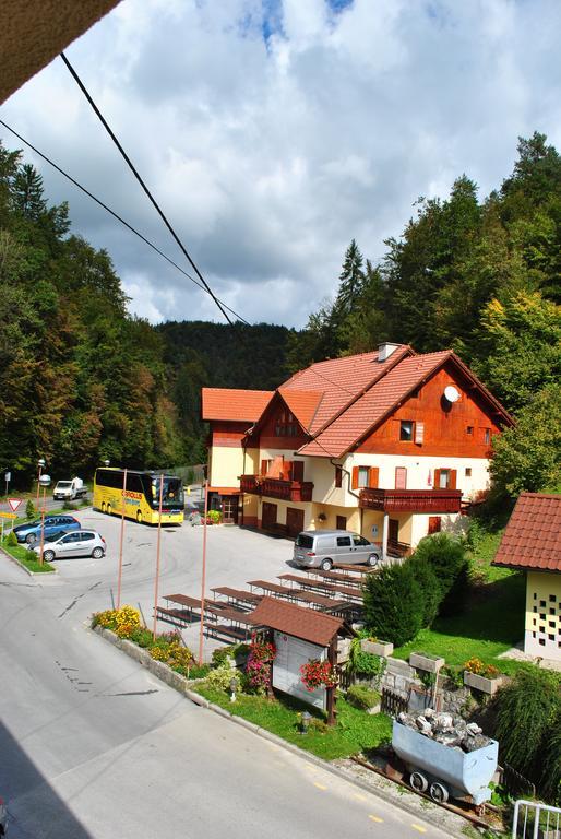 Pri Vidrgarju Hotel Vace Екстериор снимка