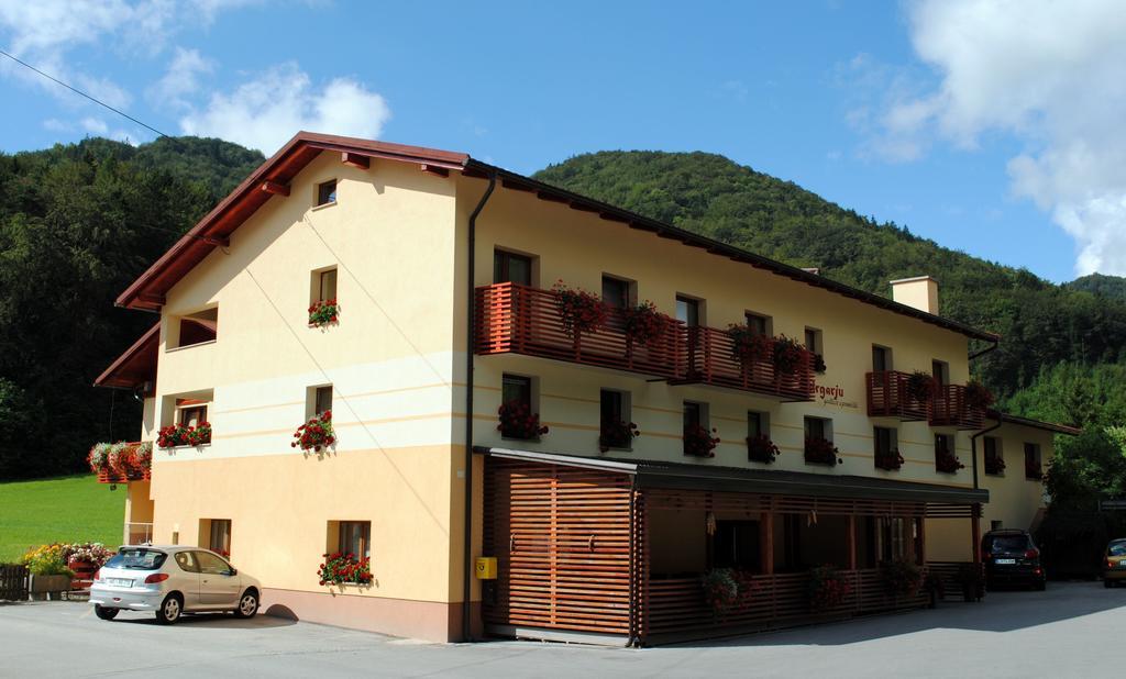 Pri Vidrgarju Hotel Vace Екстериор снимка